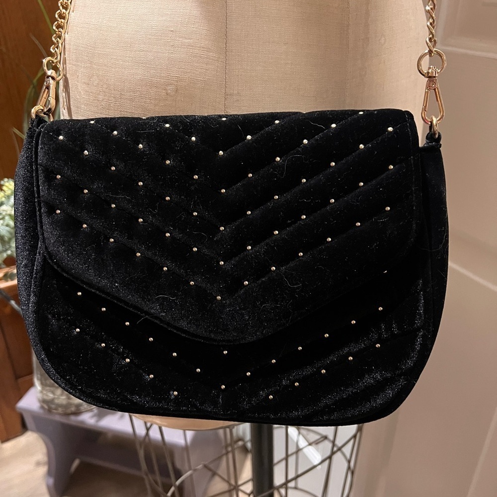 Urban Expressions Black Velvet Crossbody  Purse. Quilted w/Gold Studs & Chain. - Picture 3 of 6